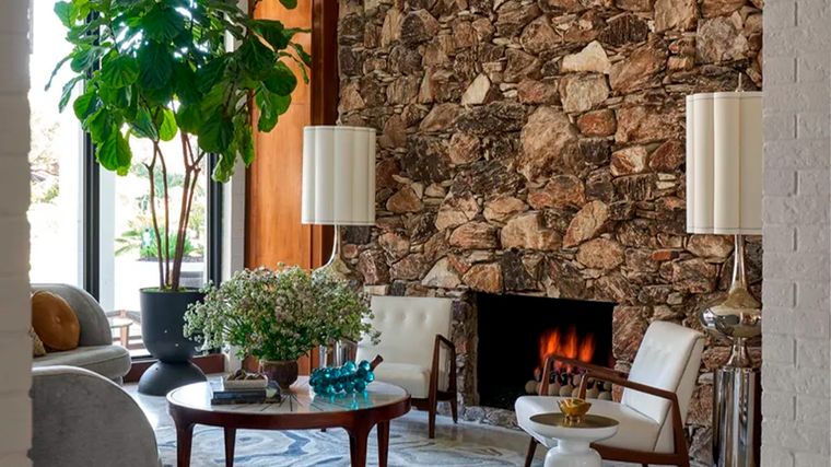 No hace falta saturar el espacio (casa o departamento) para lograr un estilo retro. Foto: Nathan Schroder para Maestri Studio