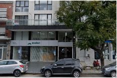 El hecho ocurrió en un edificio ubicado a metros del cruce de las calles Colón e Independencia.  Foto: Google Maps