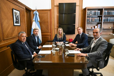 Karina Milei, Diego Santilli y Lule Menem junto a Alfredo Cornejo y Rogelio Frigerio. Karina Milei, Diego Santilli y Lule Menem junto a Alfredo Cornejo y Rogelio Frigerio.
