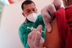 Las dos vacunas fabricadas por China, Sinovac y Sinopharm, son usadas ampliamente en países de bajo y mediano ingreso. Foto: EPA