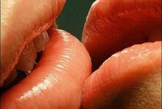el vino y? la historia del beso en la boca