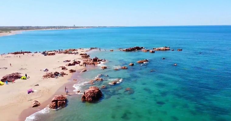 Las Coloradas se ubica a pocos kilómetros de Las Grutas Foto: Captura de video