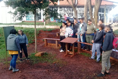 Algunas clases de apoyo usan el aula a la intemperie Foto: Gentileza