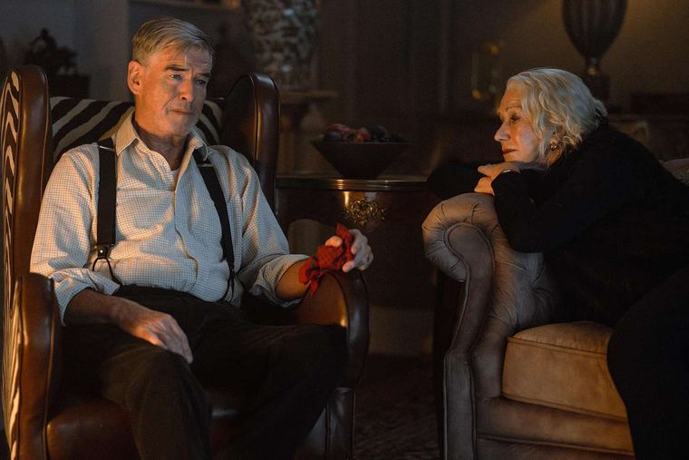 Pierce Brosnan y Helen Mirren en Tierra de mafia. Pierce Brosnan y Helen Mirren en Tierra de mafia.