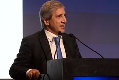 El ministro de Economía Luis Caputo tiene una parada difícil este miércoles cuando deba renovar el equivalente a unos 13.000 millones de dólares.&nbsp;