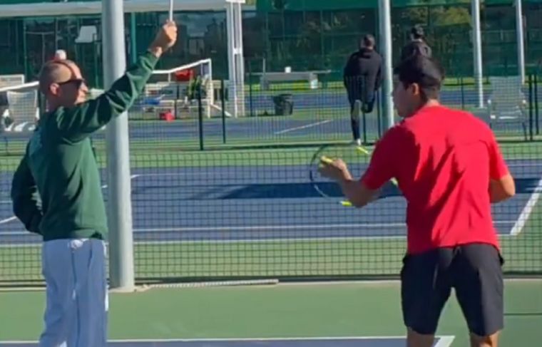 Carlos Alcaraz se prepara para el Australian Open 2026 con Samu López como entrenador principal y el saque como prioridad.