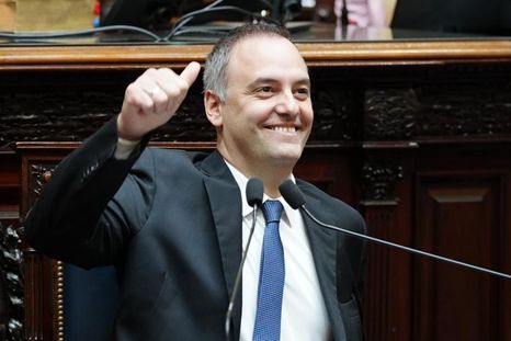 Dos diputados mendocinos respaldaron a Adorni en X. Dos diputados mendocinos respaldaron a Adorni en X.