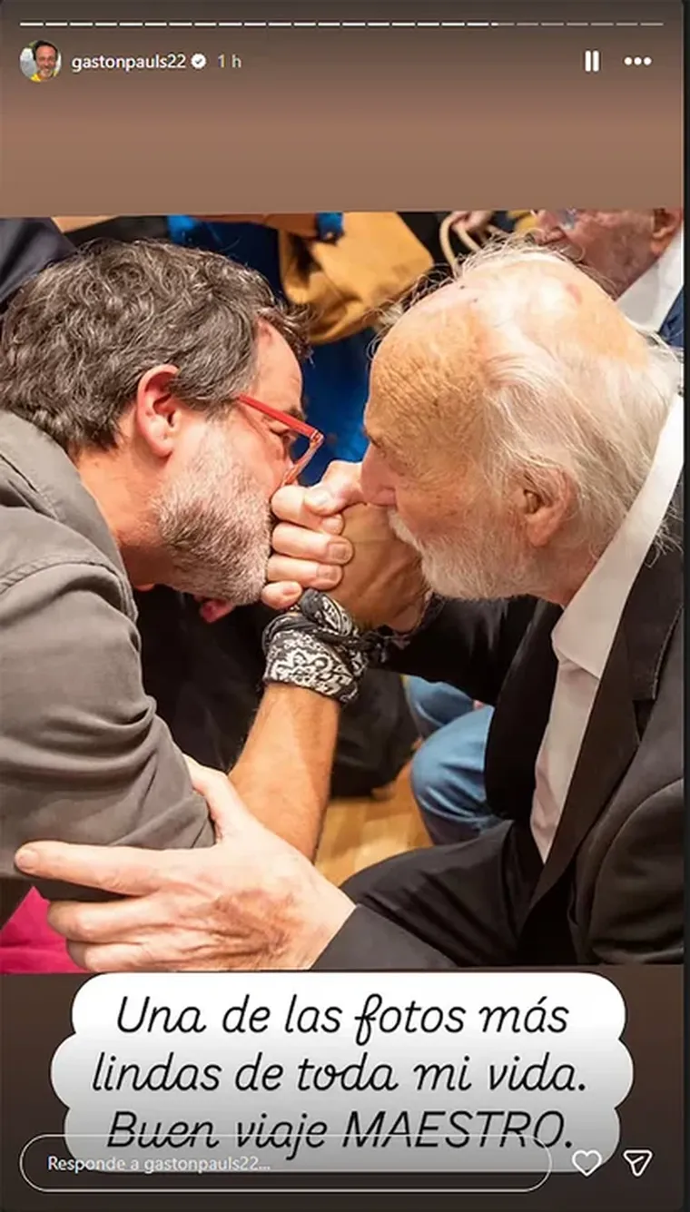 El artista eligió una foto que se tomó con Alterio para recordarlo tras su fallecimiento. El artista eligió una foto que se tomó con Alterio para recordarlo tras su fallecimiento.