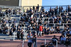 independiente rivadavia y una marea azul en el malvinas argentinas para sonar con la copa libertadores