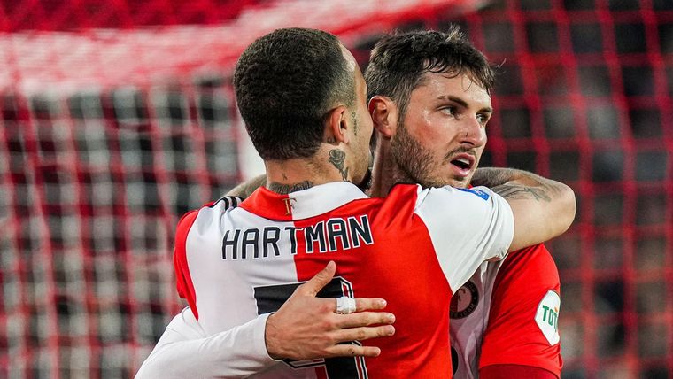 Santiago Giménez es campeón de la liga de Países Bajos. Foto: @Feyernoord