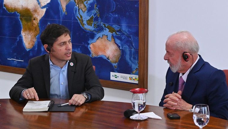 Kicillof viajó a Brasil para reunirse con Lula Da Silva. Foto: EFE