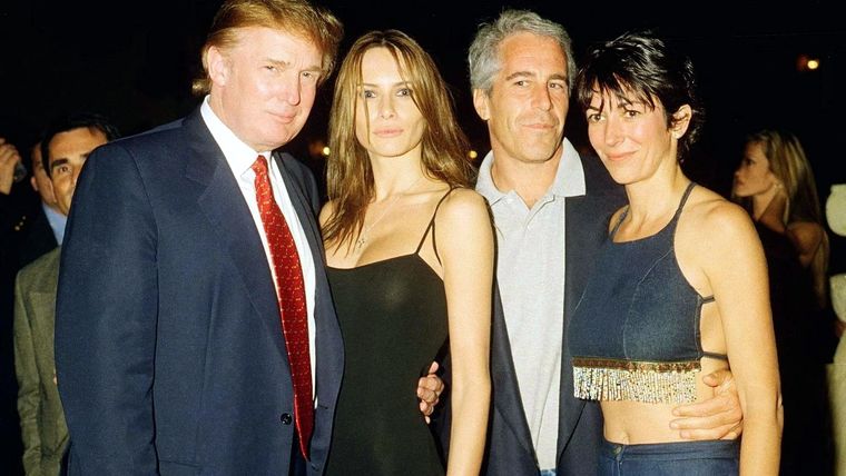 Ghislaine Maxwell, aquí con Trump, Melania y Jeffrey Epstein.