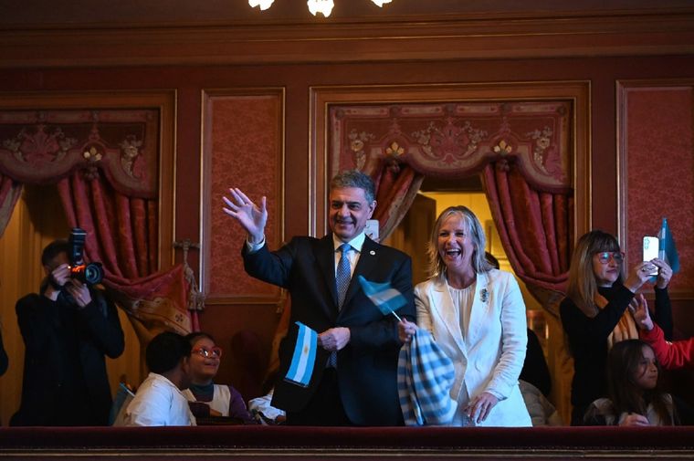 El jefe de Gobierno porteño les tomó la promesa de lealtad a la bandera a más de mil alumnos de escuelas primarias.