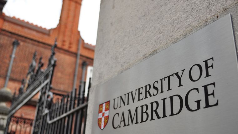 El ministro de Educación de Mendoza viajó a Inglaterra para realizar talleres y actividades en la Universidad de Cambridge.