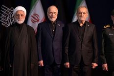 El presidente del Parlamento iraní, Mohammad Bagher Ghalibaf; el presidente del Tribunal Supremo de Irán, Gholam-Hossein Mohseni-Ejei; el presidente iraní, Masoud Pezeshkian, y el comandante general de la Guardia Revolucionaria Islámica, Mohsen Rezaee.