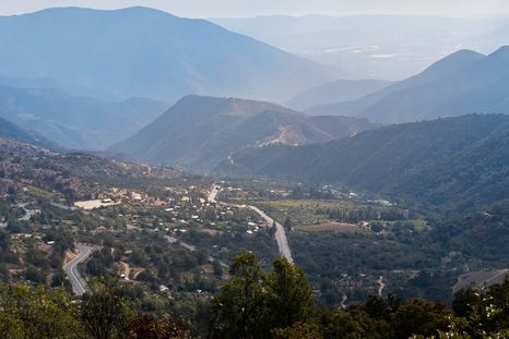 Olmué es un pueblo de la Región de Valparaíso rodeado de montañas y bosques que muestran su mejor versión durante el invierno.