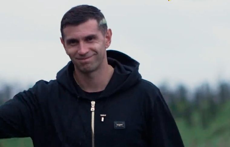 Dibu Martínez El arquero argentino volvió a Inglaterra tras ganar el Mundial.