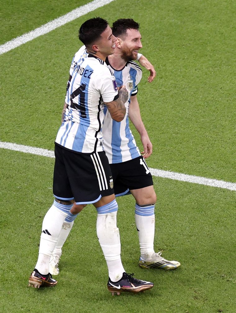 Enzo Fernández y Lionel Messi, figuras estelares en la victoria ante México. Foto: EFE
