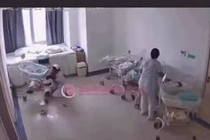 Dos enfermeras arriesgan su vida para proteger a los recién nacidos en el hospital maternal Jingcheng en Yunnan, China. Foto: Captura de video