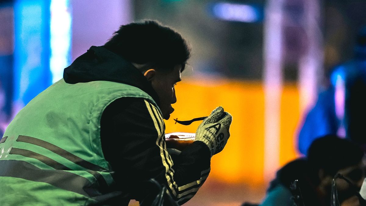 Frente frío: cómo y dónde donar abrigo y alimentos para personas en situación de calle