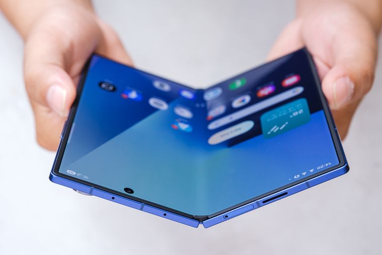 Los nuevos teléfonos plegables de 2026 combinan pantallas de 8 pulgadas con diseños extremadamente ligeros y resistentes.