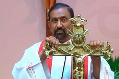 El padre Ignacio transmitirá el Vía Crucis por streaming. Foto: Con la gente noticias.