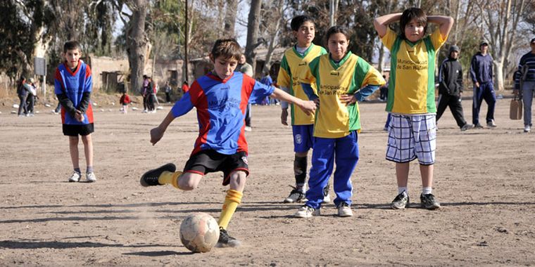 En el barrio El Molino, un nuevo predio deportivo para la contención. Foto: Agustín Mauricio/Mediamza.com