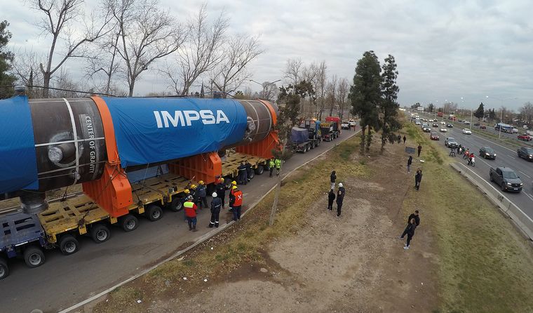 impsa traslado reactor destileria ypf (6)