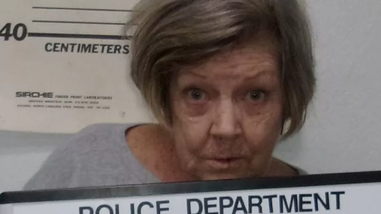 Las autoridades arrestaron a Bonnie Gooch, de 78 años, por robar un banco, el tercero que asalta en su vida. Foto: DPTO DE POLICÍA DE PLEASANT HILL, MISURI