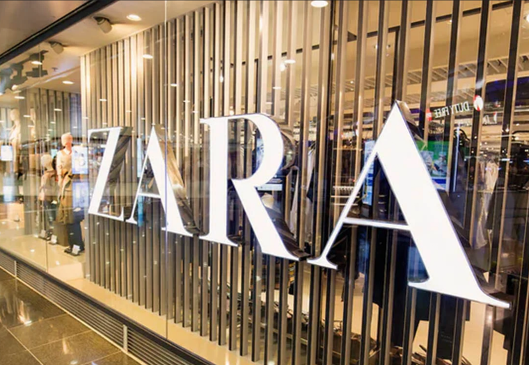 Zara tiene las mejores opciones para brillar esta Navidad. Foto: Zara