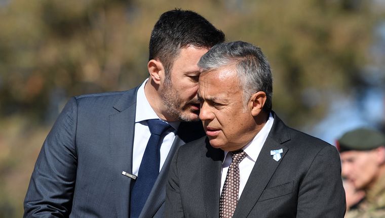 El ministro de Defensa, Luis Petri; y el gobernador Alfredo Cornejo.
