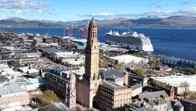 La población de Greenock, en la costa oeste de Escocia, ha estado disminuyendo durante décadas.