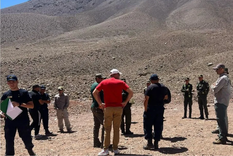 Las autoridades en el lugar tras el deceso del andinista Foto: Gentileza