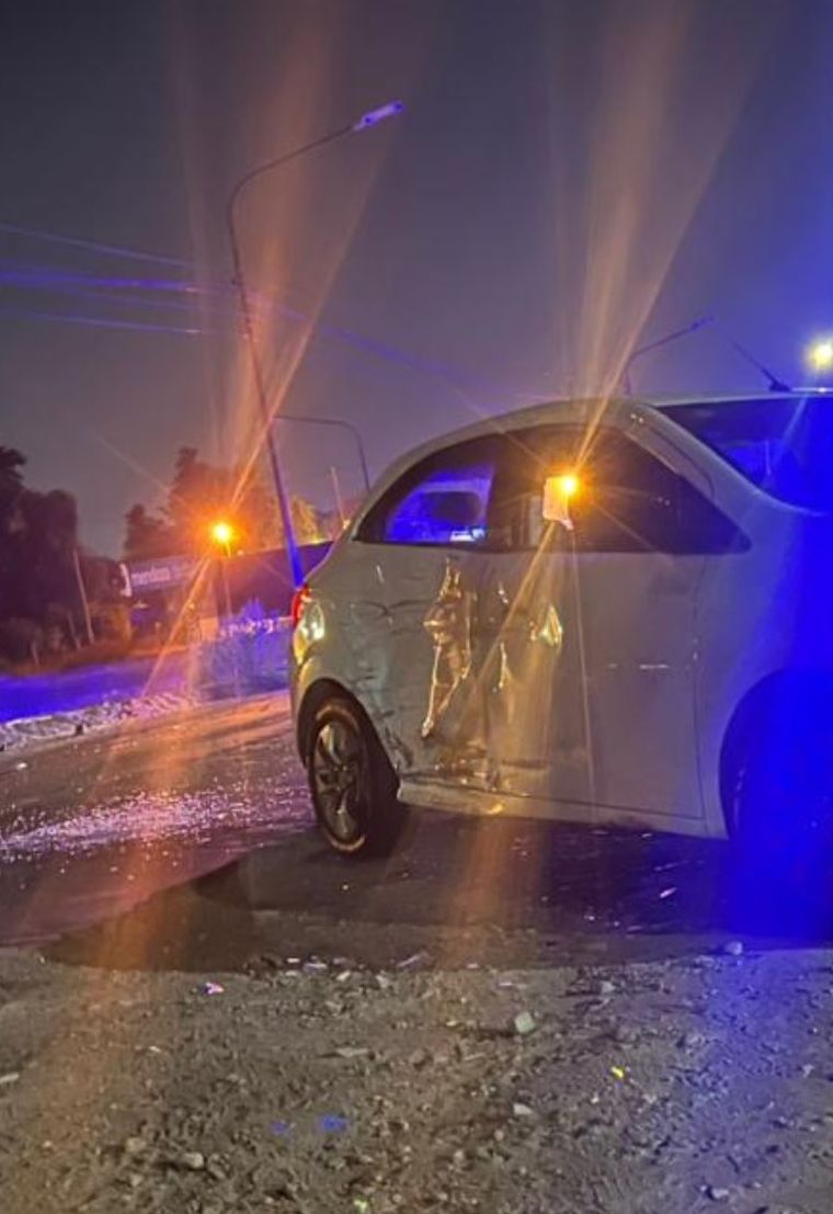 Así quedó el auto involucrado tras el impacto Así quedó el auto involucrado tras el impacto