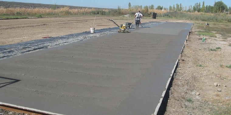 Construcción del playón deportivo.