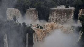 Imagen de las Cataratas del Iguazú en una de las últimas crecidas que obligó a cerrar los accesos al parque. Imagen de las Cataratas del Iguazú en una de las últimas crecidas que obligó a cerrar los accesos al parque.