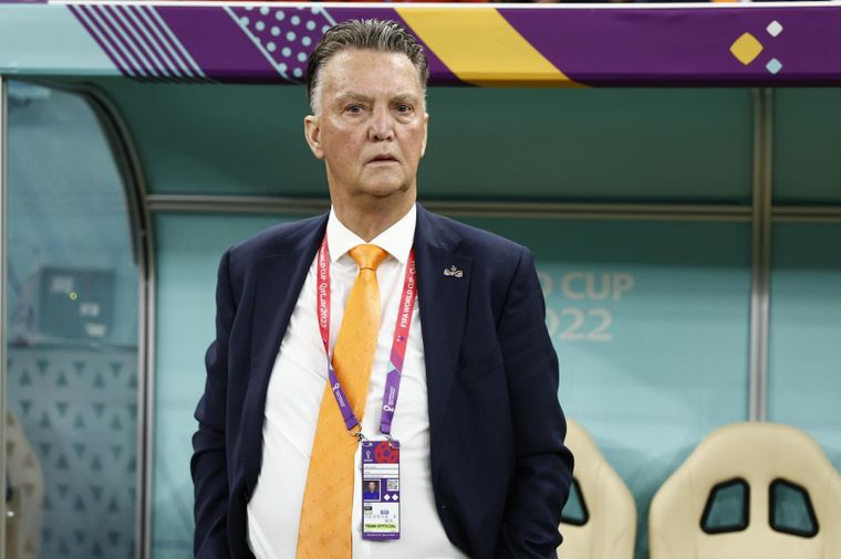 Van Gaal tuvo un buen gesto con Lionel Scaloni después de la tanda de penales entre Argentina y Países Bajos. Foto: EFE
