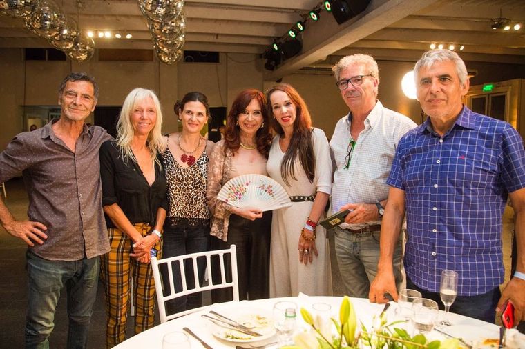 Cristina Fernández de Kirchner junto a actores Foto: Twitter Victoria Onetto