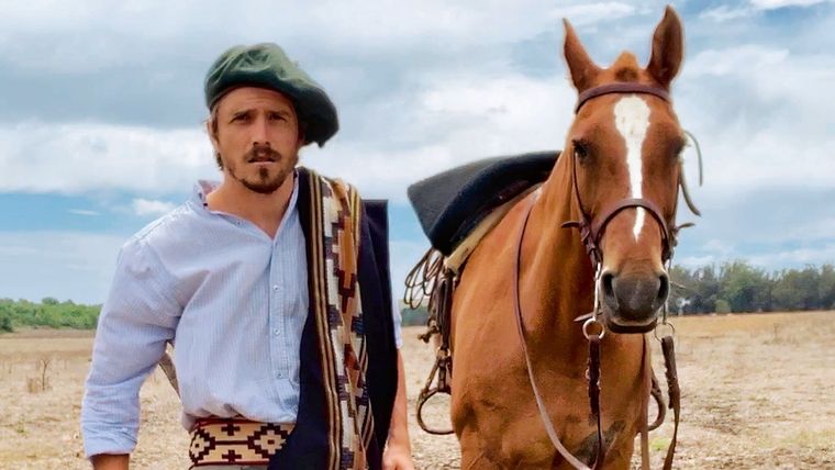 “Cheto ilusiona, pero gaucho enamora” escribió Uki Deane en Instagram junto a esta foto. Foto: Instagram