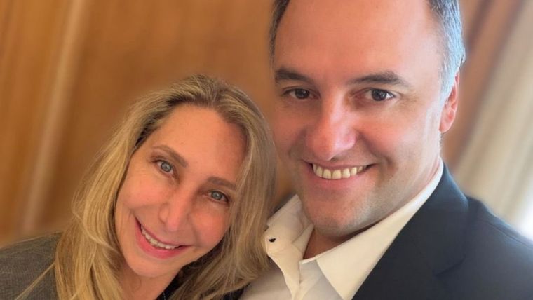 La selfie de Karina Milei con Manuel Adorni tras el escándalo por los viajes.