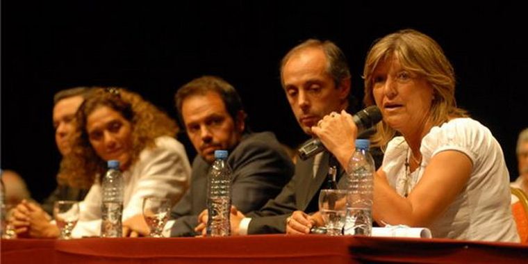 El anuncio lo hizo Morresi pero los políticos aprovechan para aparecer en la foto. Foto: MDZ