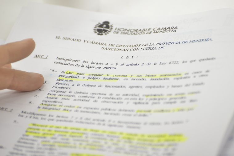 El proyecto fue analizado por la comisión de Legislación y Asuntos Constitucionales del Senado. El proyecto fue analizado por la comisión de Legislación y Asuntos Constitucionales del Senado.