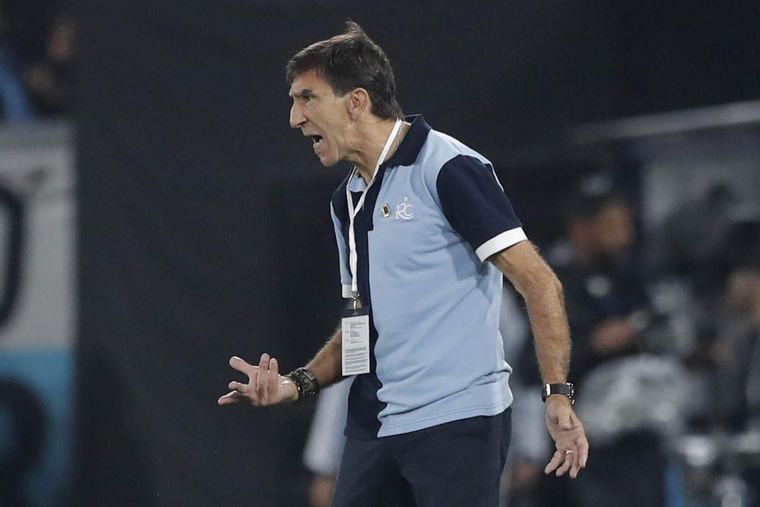 Gustavo Costas fue duramente castigado en la Liga Profesional.