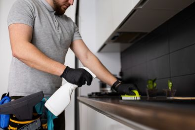 MDZol | Cómo limpiar los muebles de la cocina con este truco casero Hoy traemos un truco casero super eficaz para la limpieza. Foto: Freepik