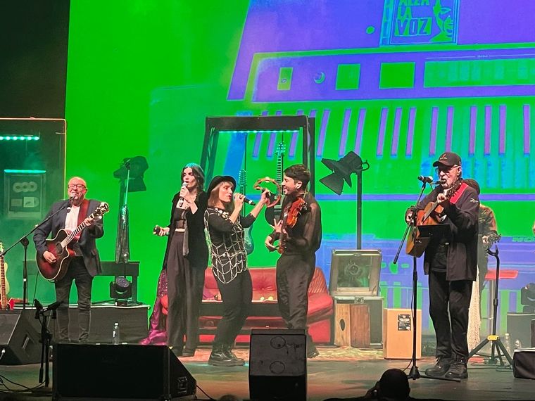 Juan Carlos Baglietto, An Spil, Hilda Lizarazu, Manu Sija y León Gieco. Foto: Gabriel Sotelo