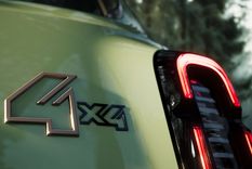 Tomando la base de Renault 4 E-Tech eléctrico e inspirándose en un estilo elegante y aventurero, la marca ha creado el Renault 4 Savane 4x4 Concept.