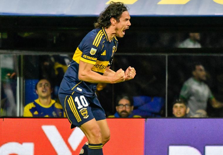Cavani volvió al gol y Riquelme sorprendió con un gesto que sorprendió a todos