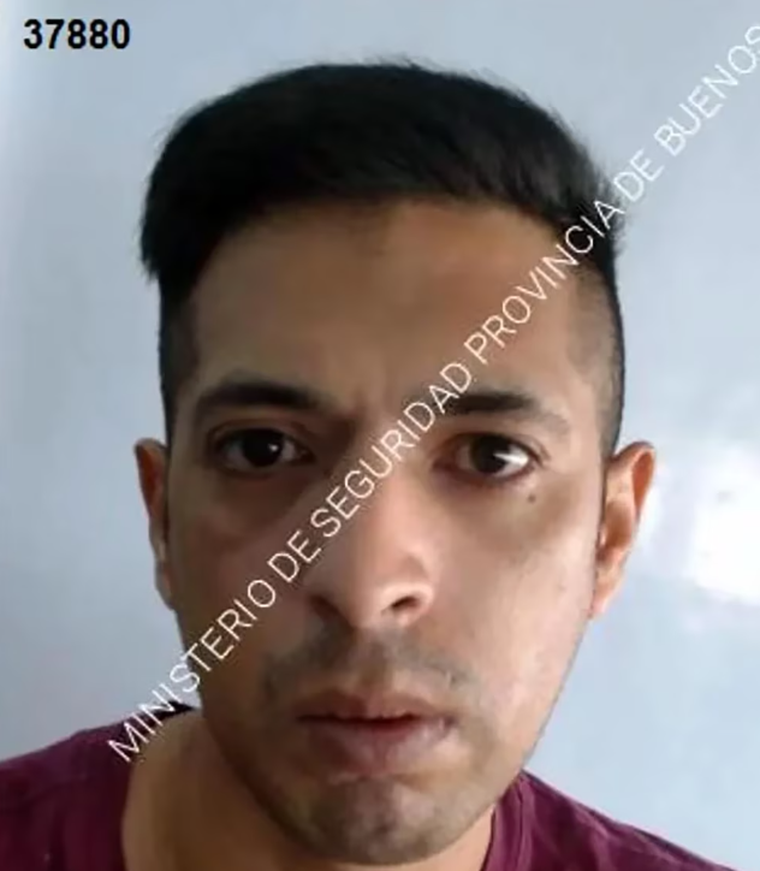 Fernando Cisnero Palavecino (32), uno de los presos que se fugó de la Comisaría 5ta de Isidro Casanova. Fernando Cisnero Palavecino (32), uno de los presos que se fugó de la Comisaría 5ta de Isidro Casanova.