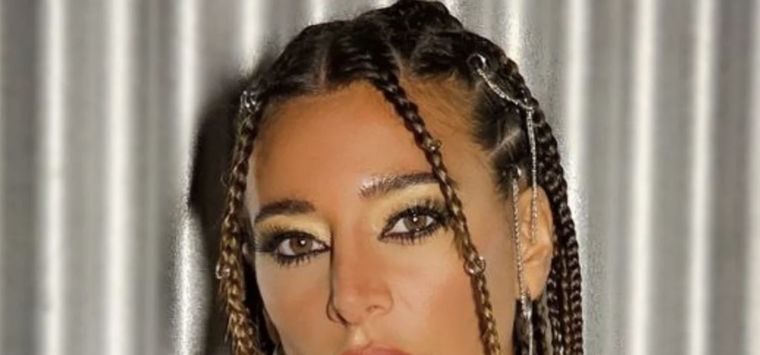 La modelo e influencer marca tendencia con sus excéntricos vestidos Foto: @lasobrideperez