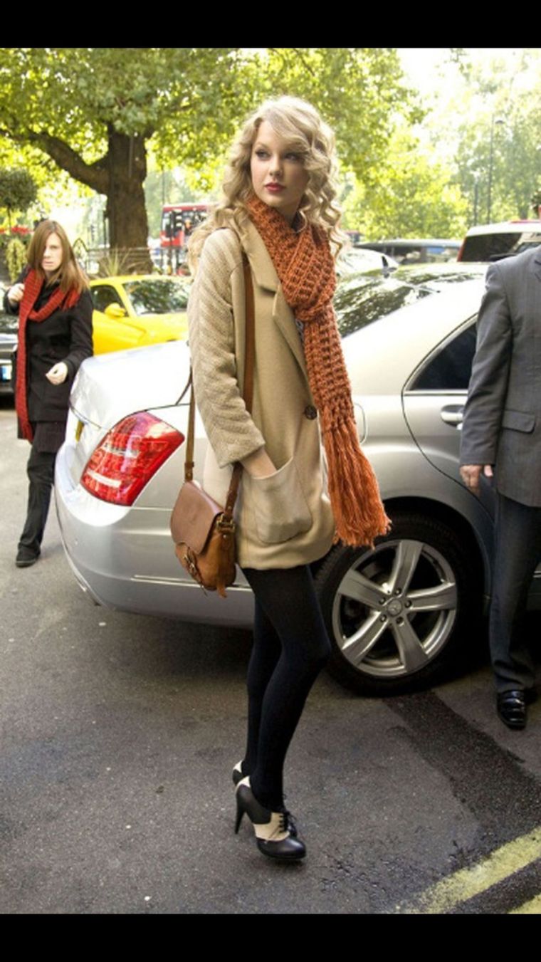 Taylor Swift y su bufanda. Foto: Blogspot.